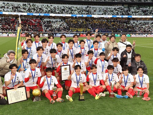 高校サッカー選手権で初優勝を飾った神村学園photo by Manabu Takahashi