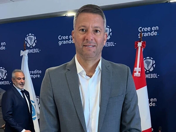 南米サッカー連盟の会合に出席した際のワシントン　photo by Washington