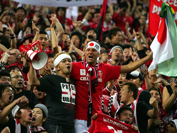 2007年のAFCチャンピオンズリーグ決勝で勝利を収め、サポーターと共に優勝を喜ぶワシントン　photo by Koji Watanabe / Getty Images