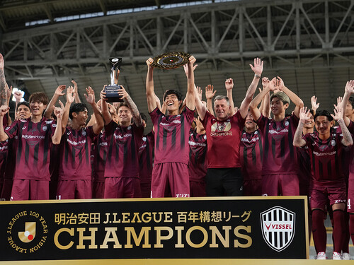 2026年上半期に行なわれた百年構想リーグで頂点に立ったヴィッセル神戸　photo by Masashi Hara/Getty Images