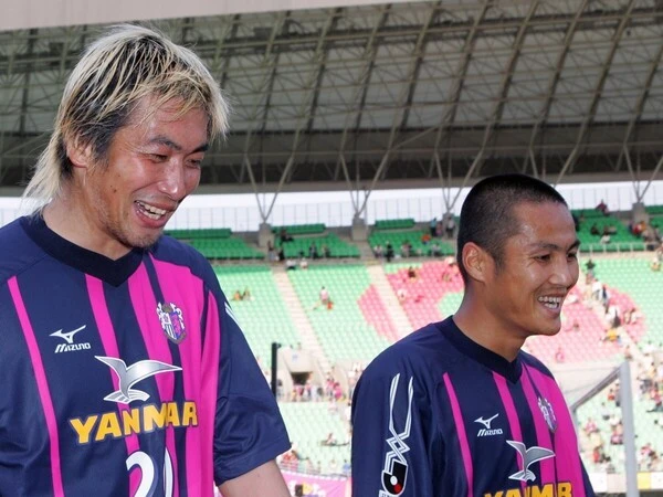 【サッカー事件簿】森島寛晃は相棒・西澤明訓と終始無言で移動。優勝チームからの「ありがとう」の言葉に何も返せなかった