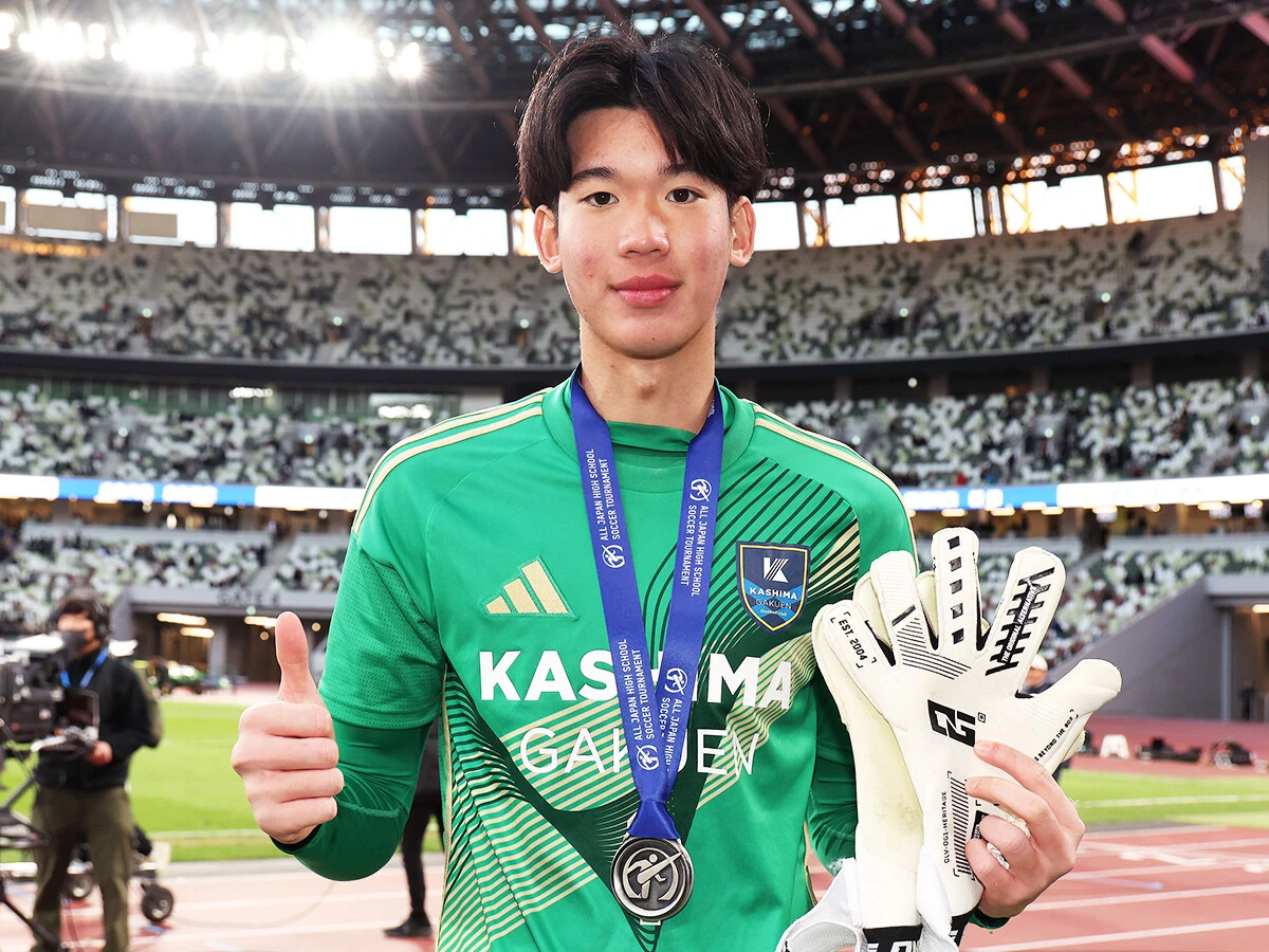 【高校サッカー】「茨城旋風」に続いた準Vの鹿島学園　タイから来た2年生GKは「国立にもう1回戻りたい」と笑顔