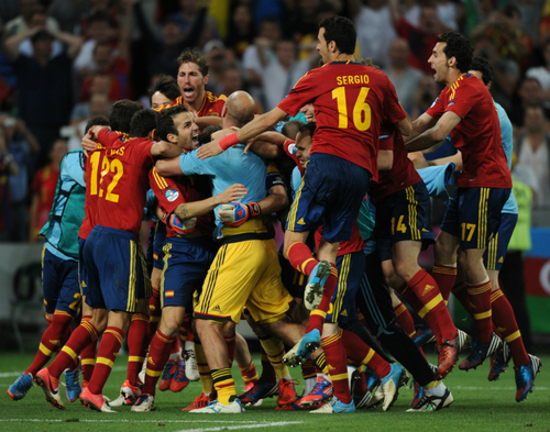 ポルトガルに勝利したスペインが決勝へ進出し、ユーロ連覇に王手