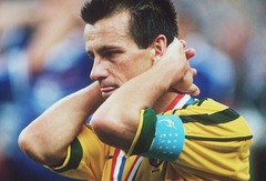  1998年フランスＷ杯決勝、フランスに大敗し、頭を抱えるキャプテンのドゥンガ
