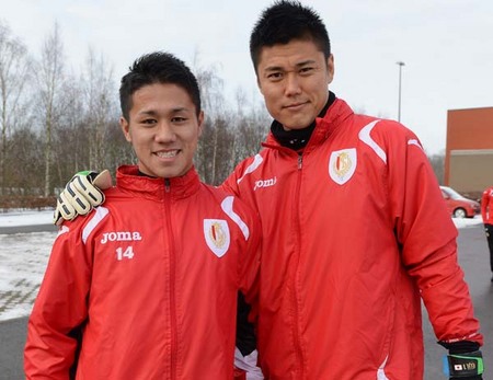 ベルギーの地でチームメイトとなった小野裕二（左）と川島永嗣（右）