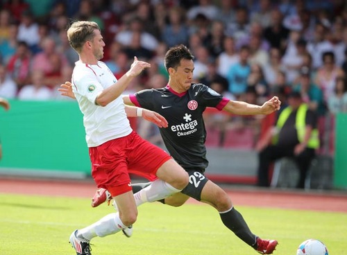 今季初の公式戦となるドイツ杯１回戦、フォルトゥナ・ケルン戦に出場した岡崎慎司
