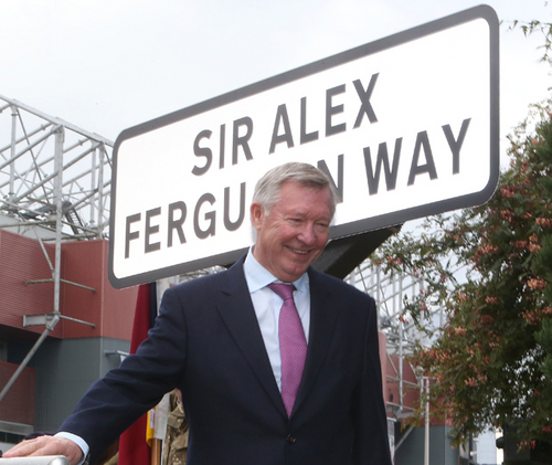 マンチェスター市内にはファーガソンの名を冠した道路が。引退した今もファンからは絶大な人気を誇る（photo by GettyImages）