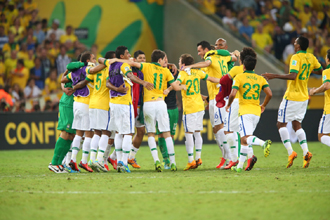 ブラジルが３連覇。コンフェデ決勝の勝負を分けたふたつの「スーパープレイ」