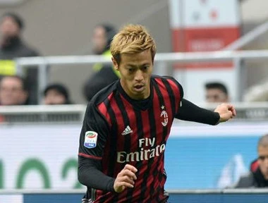 本田圭佑の復活を予言したモンテッラ 五指に入る模範的プロ選手だ 海外サッカー 集英社のスポーツ総合雑誌 スポルティーバ 公式サイト Web Sportiva