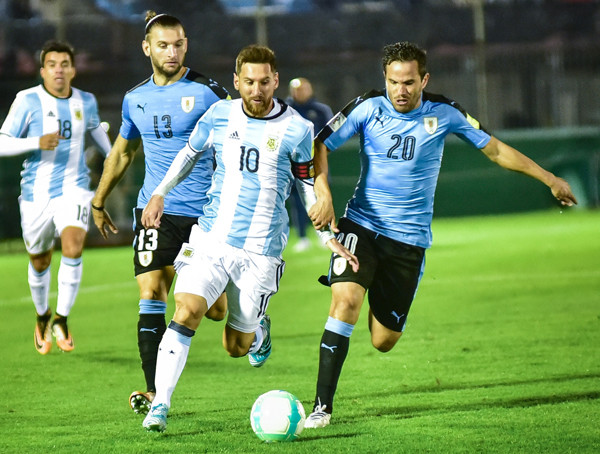 松原良香の南米予選ルポ なぜウルグアイがアルゼンチンを上回るのか 海外サッカー 集英社のスポーツ総合雑誌 スポルティーバ 公式サイト Web Sportiva