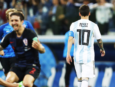 試合中、ぼんやり歩いていたメッシ。アルゼンチンの限界を世界が見た