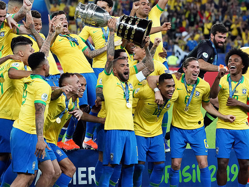 コパ優勝も 不安げなネイマールの姿が象徴するブラジルの未来 海外サッカー 集英社のスポーツ総合雑誌 スポルティーバ 公式サイト Web Sportiva