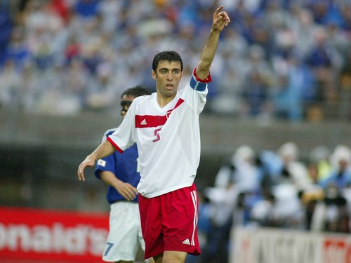 2002年日韓Ｗ杯ではトルコ代表のFWとしてプレーしたハカン・シュクル