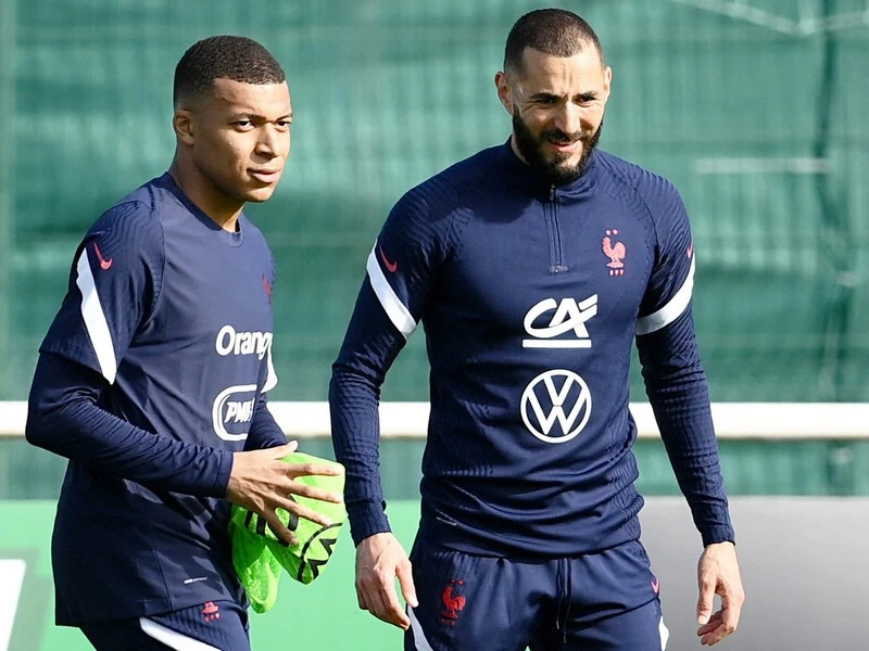 ベンゼマとエムバペのホットラインは激アツ フランスの攻撃力はｗ杯優勝時より上 海外サッカー 集英社のスポーツ総合雑誌 スポルティーバ 公式サイト Web Sportiva