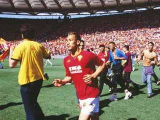 語り継がれる中田英寿の伝説 あの日セリエaでイタリア人の度肝を抜いた 海外サッカー 集英社のスポーツ総合雑誌 スポルティーバ 公式サイト Web Sportiva 語り継がれる中田英寿の伝説 あの日セリエaでイタリア人の度肝を抜いた 海外サッカー 集英社のスポーツ総合雑誌 スポルティーバ 公式サイト Web Sportiva