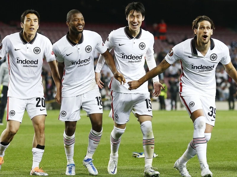 長谷部誠の 立ちたい 思いが叶う フランクフルト バルサに劇的勝利 海外サッカー 集英社のスポーツ総合雑誌 スポルティーバ 公式サイト Web Sportiva