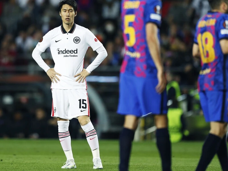 日本代表に示したお手本 鎌田大地 フランクフルトはこうしてバルサを攻略した 海外サッカー 集英社のスポーツ総合雑誌 スポルティーバ 公式サイト Web Sportiva