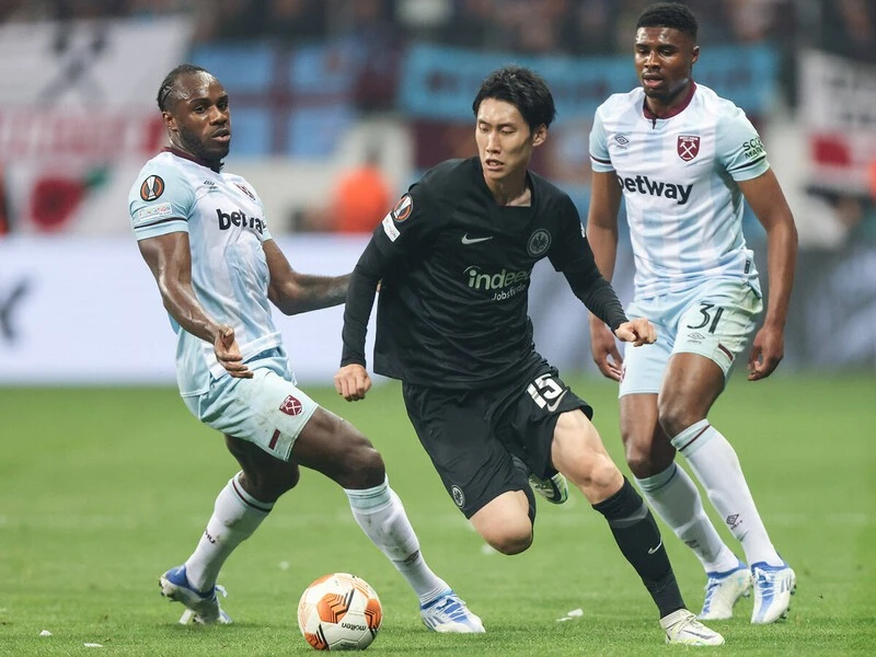 鎌田大地 小野伸二以来の高みへ El準決勝で光ったインテリジェンス 海外サッカー 集英社のスポーツ総合雑誌 スポルティーバ 公式サイト Web Sportiva 鎌田大地 小野伸二以来の高みへ El準決勝で光ったインテリジェンス 海外サッカー 集英社のスポーツ総合雑誌 スポルティーバ 公式サイト Web Sportiva