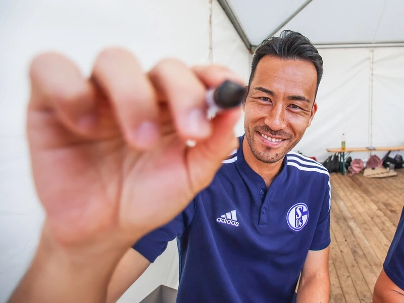 吉田麻也が まさかのシャルケ と言った意味 親友 内田篤人を遠いスタンドから眺めた憧れのクラブ 海外サッカー 集英社のスポーツ総合雑誌 スポルティーバ 公式サイト Web Sportiva 吉田麻也が まさかのシャルケ と言った意味 親友 内田篤人を遠いスタンドから眺めた憧れのクラブ 海外サッカー 集英社のスポーツ総合雑誌 スポルティーバ 公式サイト Web Sportiva