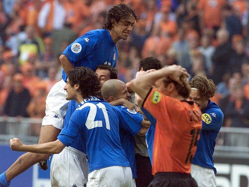 EURO2000準決勝で、オランダを破り喜ぶイタリアの選手たちphoto by Reuters／AFLO