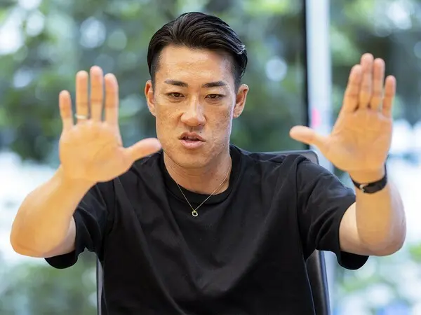 南雄太氏はノイアーの細かな動きも説明してくれた　photo by TOBI