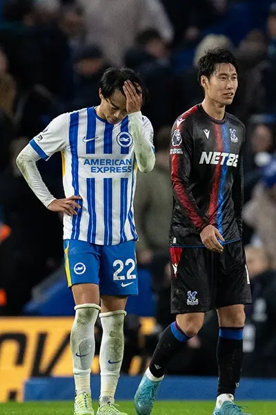 プレミアリーグで初対戦となった三笘薫と鎌田大地photo by Sebastian Frej/MB Media/Getty Images 