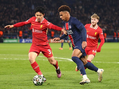 パリ・サンジェルマン戦に後半34分から出場した遠藤航（リバプール） photo by Getty Images