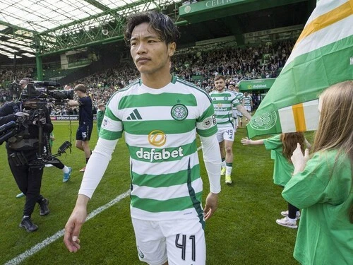 旗手怜央がここまでのサッカー人生を支えてくれた母への感謝を語った　photo by Getty Images