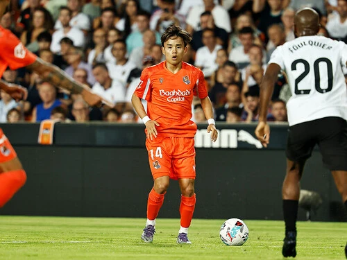 エスパニョールとのホーム開幕戦に臨む久保建英（レアル・ソシエダ）photo by Mutsu Kawamori／MUTSUFOTOGRAFIA