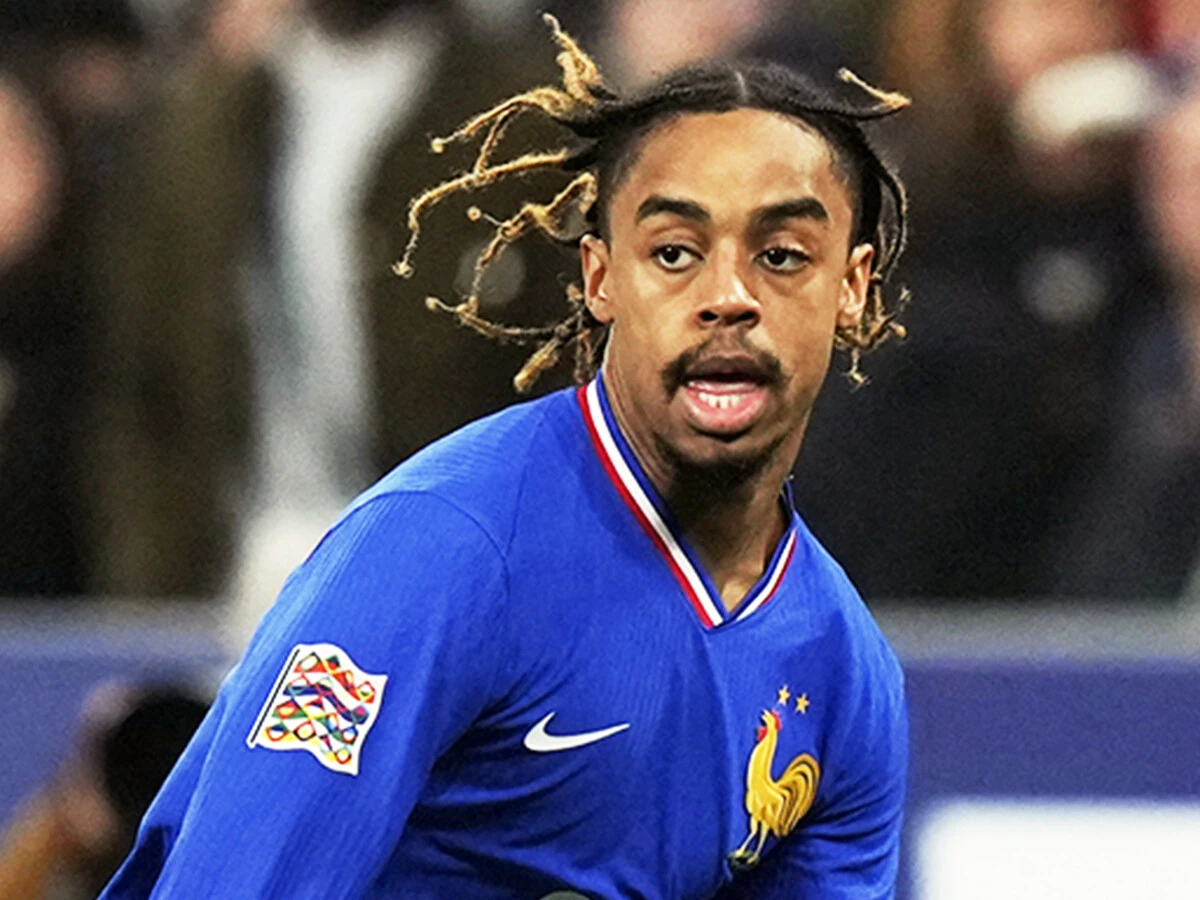 【欧州サッカー】「三笘薫と同じ種類のテクニック」エムバペの穴を埋めた22歳の新鋭ドリブラーを松井大輔が分析