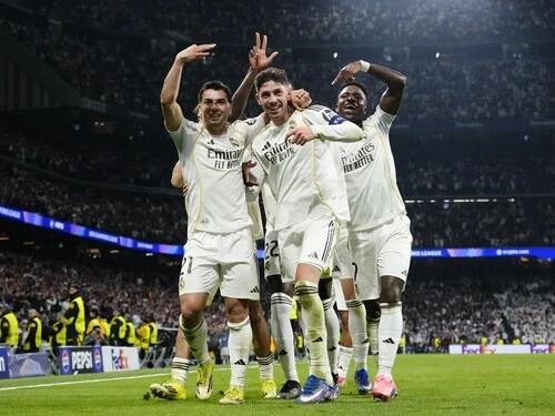 レアル・マドリードのフェデリコ・バルベルデ（写真中央）はCLのマンチェスター・シティ戦でハットトリックを決めた　photo by Getty Images