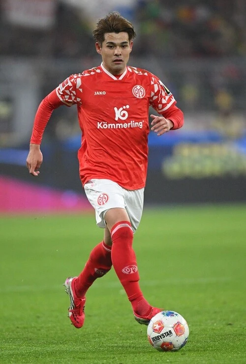 今季のブンデスリーガ全試合にフル出場中の佐野海舟　photo by Getty Images