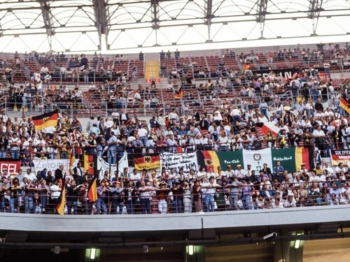 1990年イタリアＷ杯の西ドイツ対ユーゴスラビア戦。会場のジュゼッペ・メアッツァは空席が目立っていた　photo by Getty Images