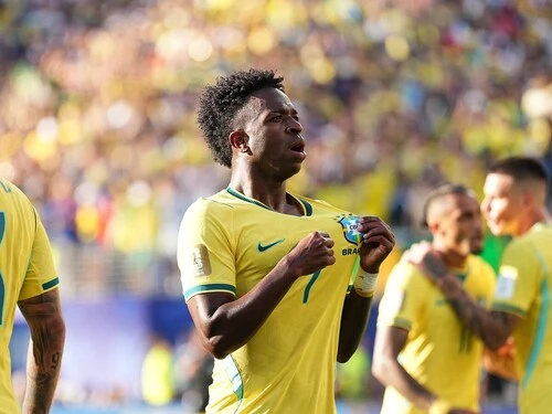 ブラジルの攻撃をひとり請け負うヴィニシウス・ジュニオール　photo by Getty Images