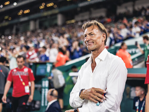日本に敗れたチュニジア代表のエルベ・ルナール監督。２試合で退任した photo by JMPA