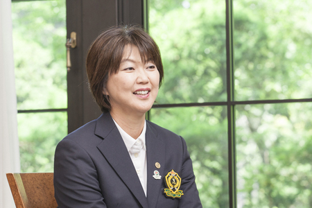 世界で勝てる選手を育てたいと語る、日本女子プロゴルフ協会の小林浩美会長