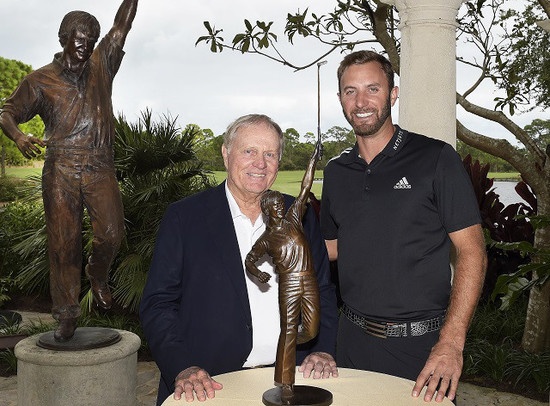 PGAツアーの『プレーヤー・オブ・ザ・イヤー』に輝いたダスティン・ジョンソン（右）。左はジャック・ニクラウス