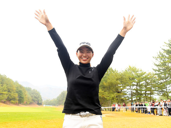 「らしい」ゴルフで見事な逆転優勝を飾った渋野日向子