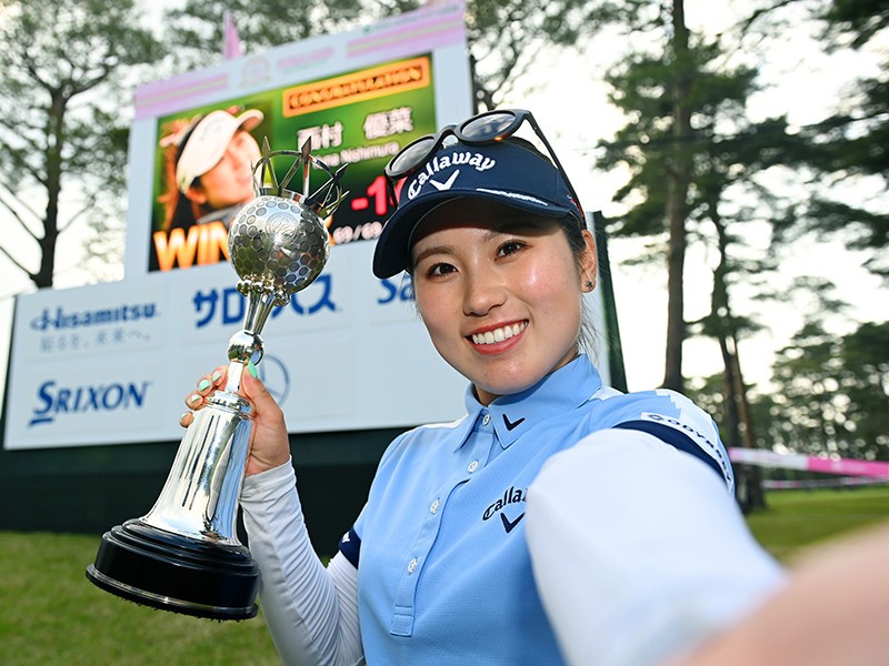 西村優菜が涙の快挙 ミレニアム世代の 小さな新星 は帯同の母に感謝 ゴルフ 集英社のスポーツ総合雑誌 スポルティーバ 公式サイト web sportiva