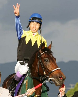 2005年、ディープインパクトで牡馬クラシック三冠を達成した武豊。