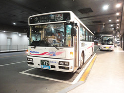 博多から小倉競馬場に行くには、高速バスが便利で安い