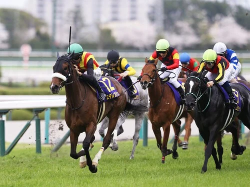 激戦の桜花賞はステレンボッシュ（緑帽）が制した。photo by Eiichi Yamane/AFLO