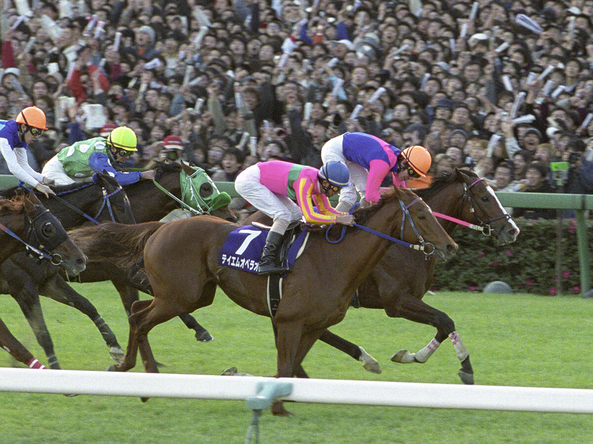 『ウマ娘』ではコミカルな歌劇王ながら、競走馬のテイエムオペラオーは完全無比の強さを見せ続けた「世紀末覇王」