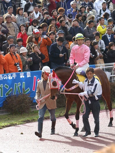 武豊騎手がハルウララに騎乗したときも大きな話題となった　photo by Sankei Visual