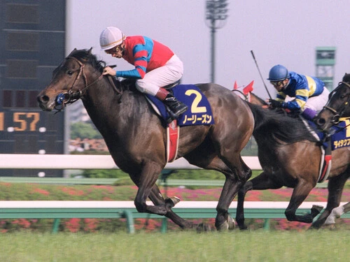 15番人気の低評価をくつがえして皐月賞（2002年）を制したノーリーズン　photo by Kyodo News