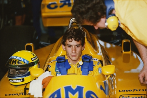 ロータス時代の87年GPでのセナ。翌年、マクラーレン・ホンダに移籍　photo by Getty Images