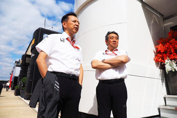 F1ホンダを牽引する長谷川祐介総責任者（左）と山本雅史MS部長（右）