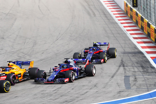 ロシアGP決勝でのトロロッソの２台は早々にリタイアした