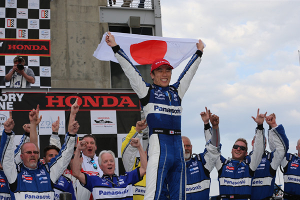 インディカー・シリーズ第３戦で優勝した佐藤琢磨