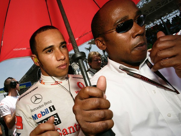 F1デビュー当時の若きルイス・ハミルトンと父アンソニー